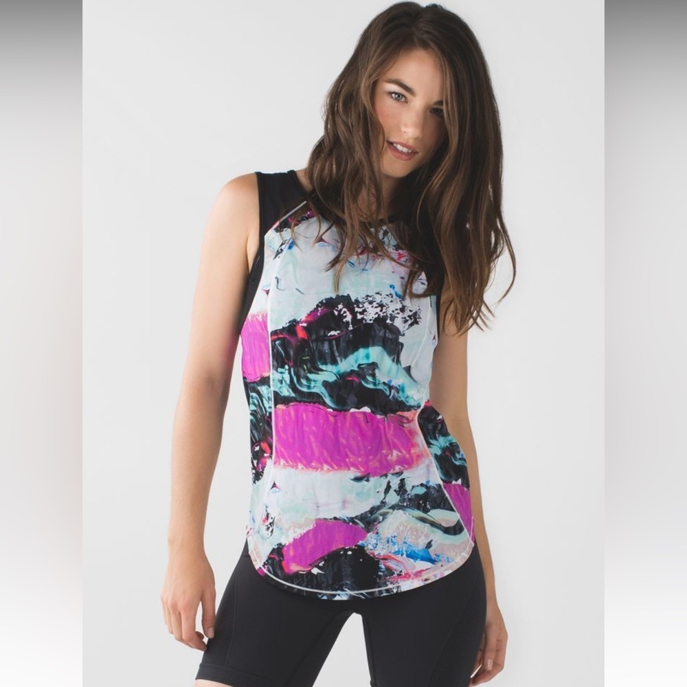 Lululemon Sculpt Tank
Pigment Wave Multi / Black